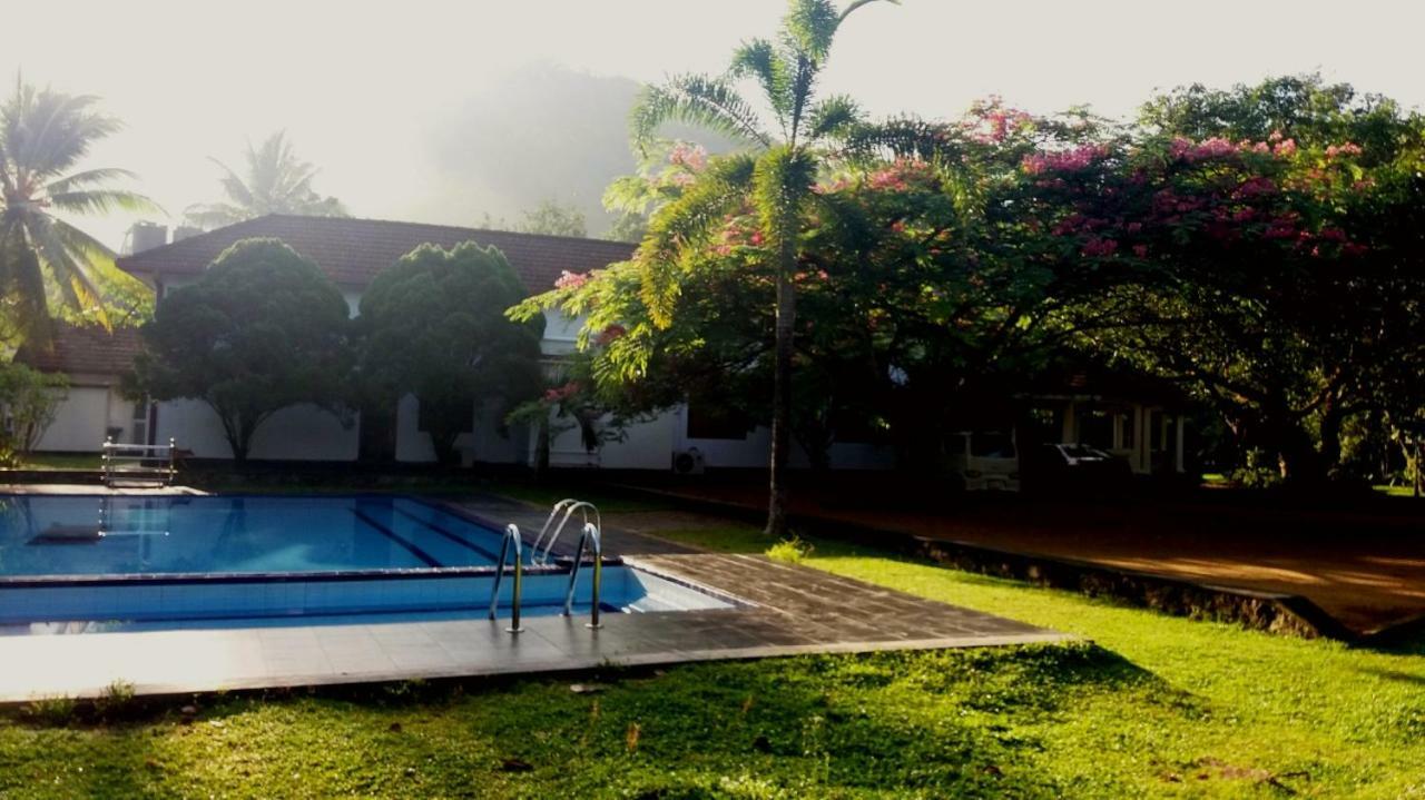 Randiyaepiliyagoda Resort Avissawella Ngoại thất bức ảnh
